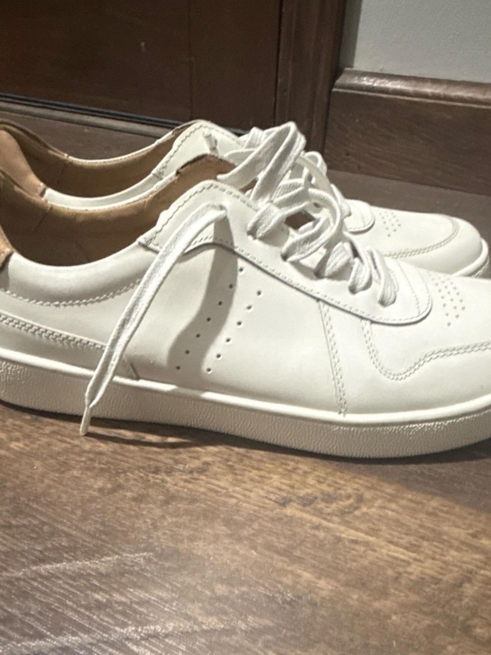 Nisolo Cream Leather Sneakers with Tan Heel Patch - Picture 2 of 4